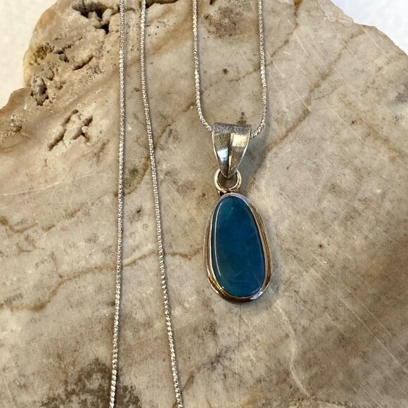 Sterling Silver 925 1.19" Oval Bezel Set Blue Opal Pendant Necklace 18" Chain - Picture 4 of 16